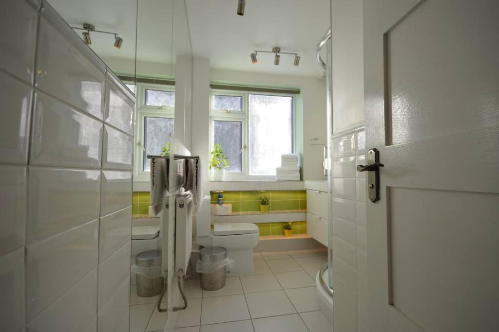 Appartamento Flat In The Heart Of Camden Town Londra Esterno foto