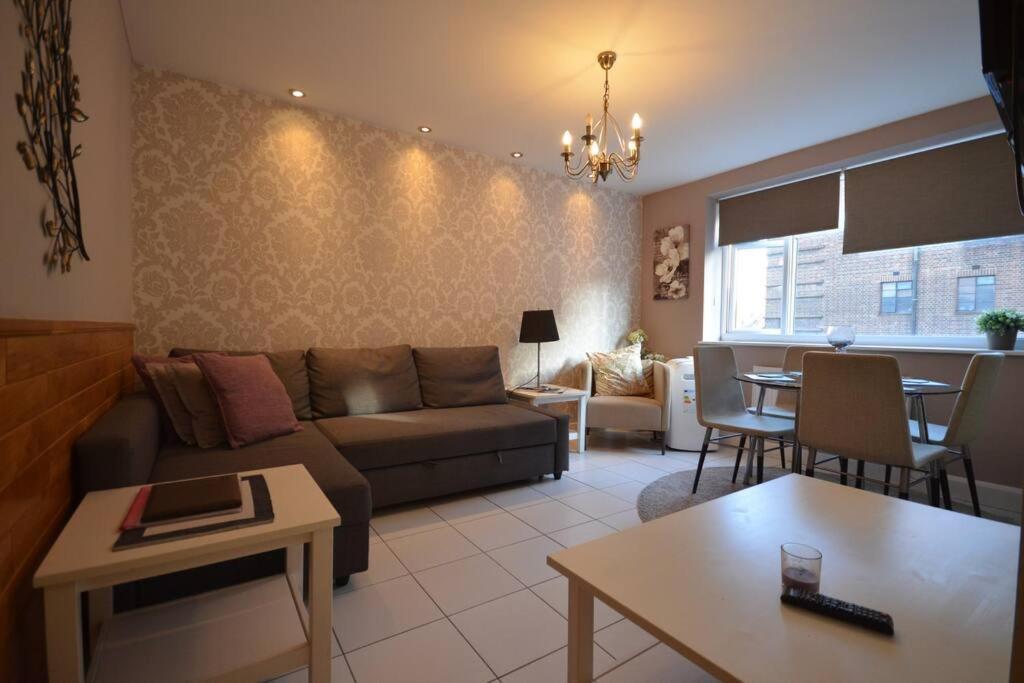 Appartamento Flat In The Heart Of Camden Town Londra Esterno foto